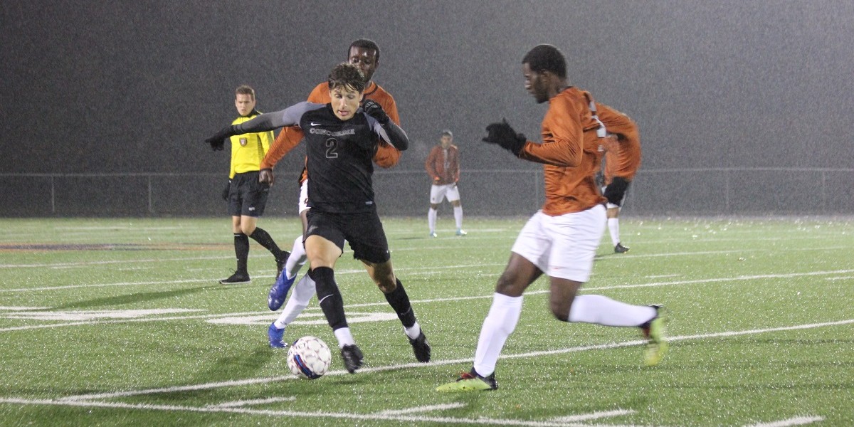 Men's soccer extends win streak with 2-1 victory over Lourdes