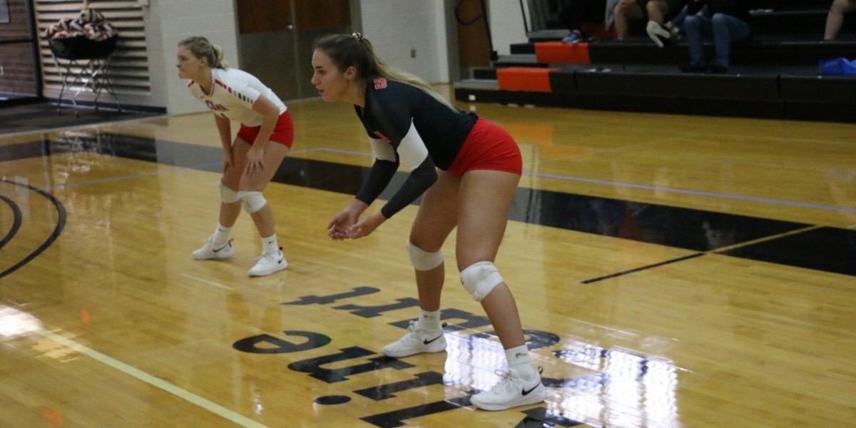 Volleyball snaps skid defeating Rochester, 3-1