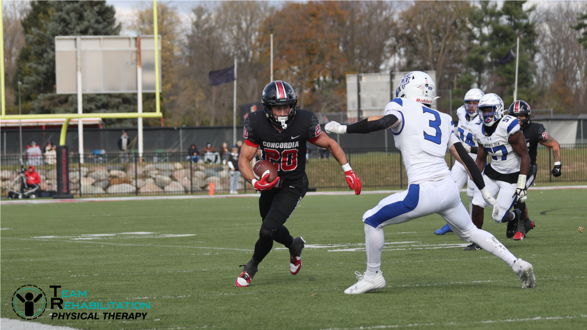 Football concludes season with tight 20-14 loss at Taylor University