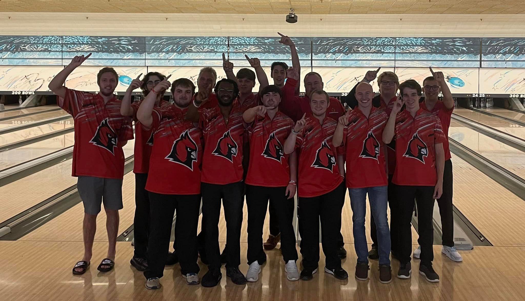Men's bowling opens season with win at Rochester Classic; Lizewski takes individual competition