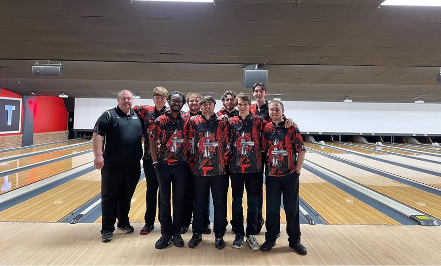 Men's Bowling competes at the Midwest Collegiate Championship