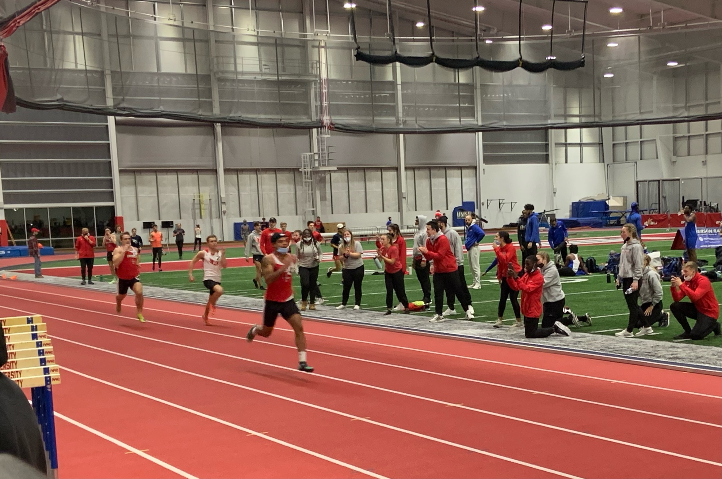 Men's Indoor Track and Field competes at Doug Hansen Invite
