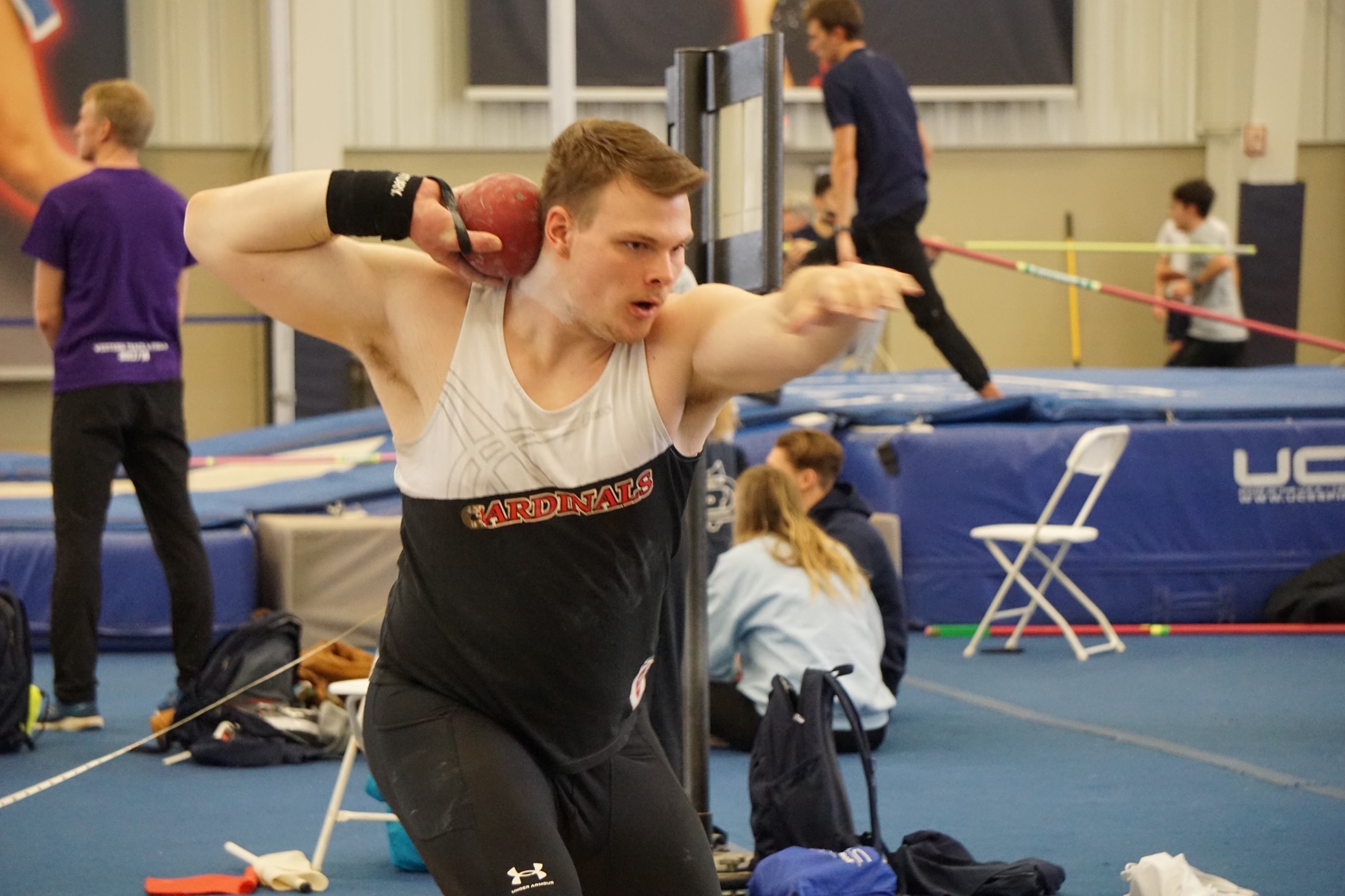 Men's Track and Field competes at the Hillsdale Wide Track Classic; Starkey takes home 400m win