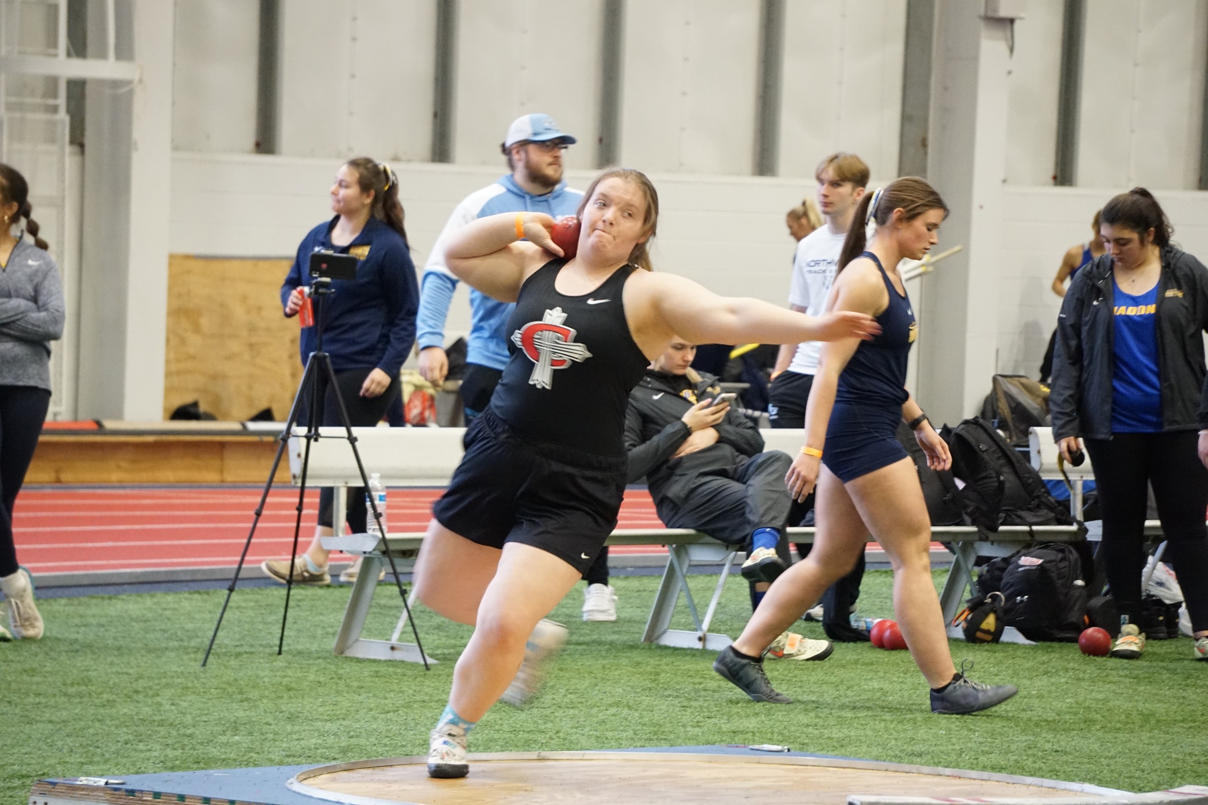 Women's Indoor Track & Field competes at Hillsdale Wide Track Classic