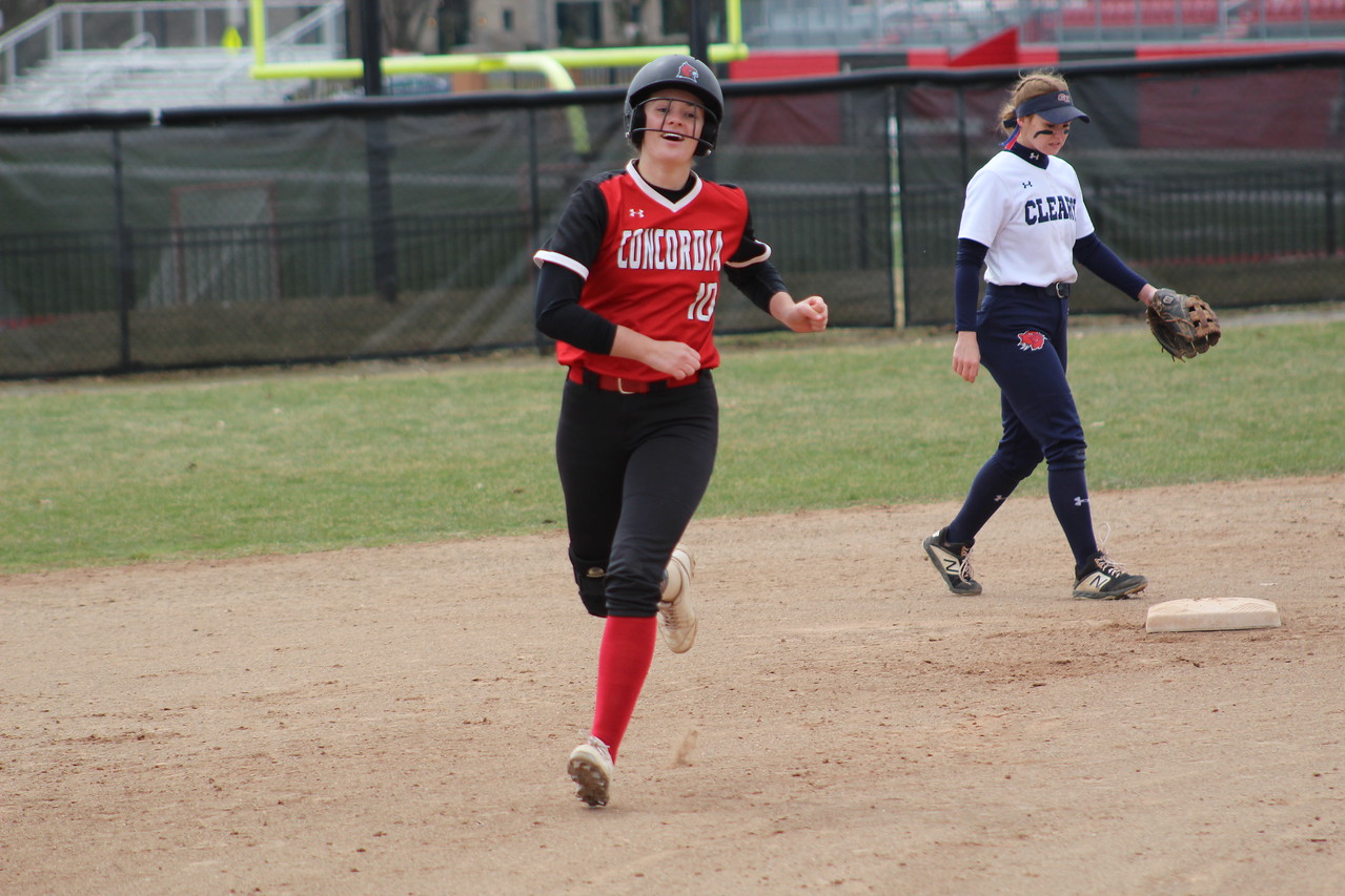 Softball wins doubleheader over Miami-Hamilton by combined score of 22-4