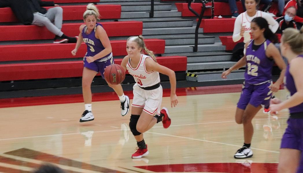Women's basketball defeats Taylor 80-71 in overtime