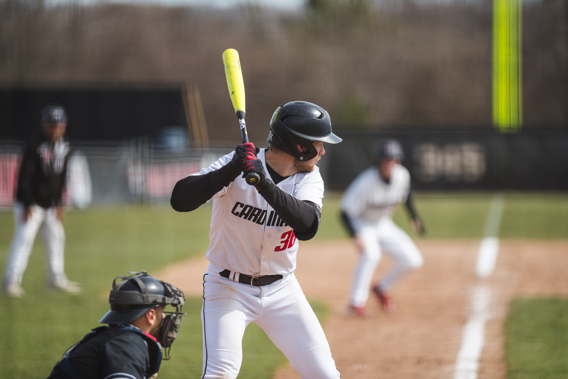Baseball splits doubleheader with Lawrence Tech