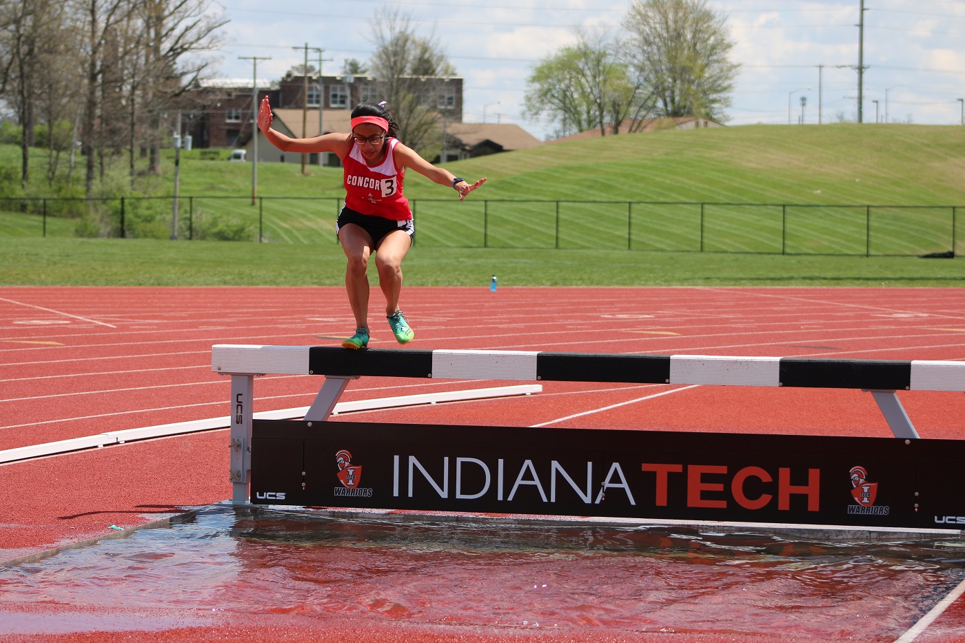 Gabby Porter breaks her previous school record in the steeplechase at the WHAC Championships