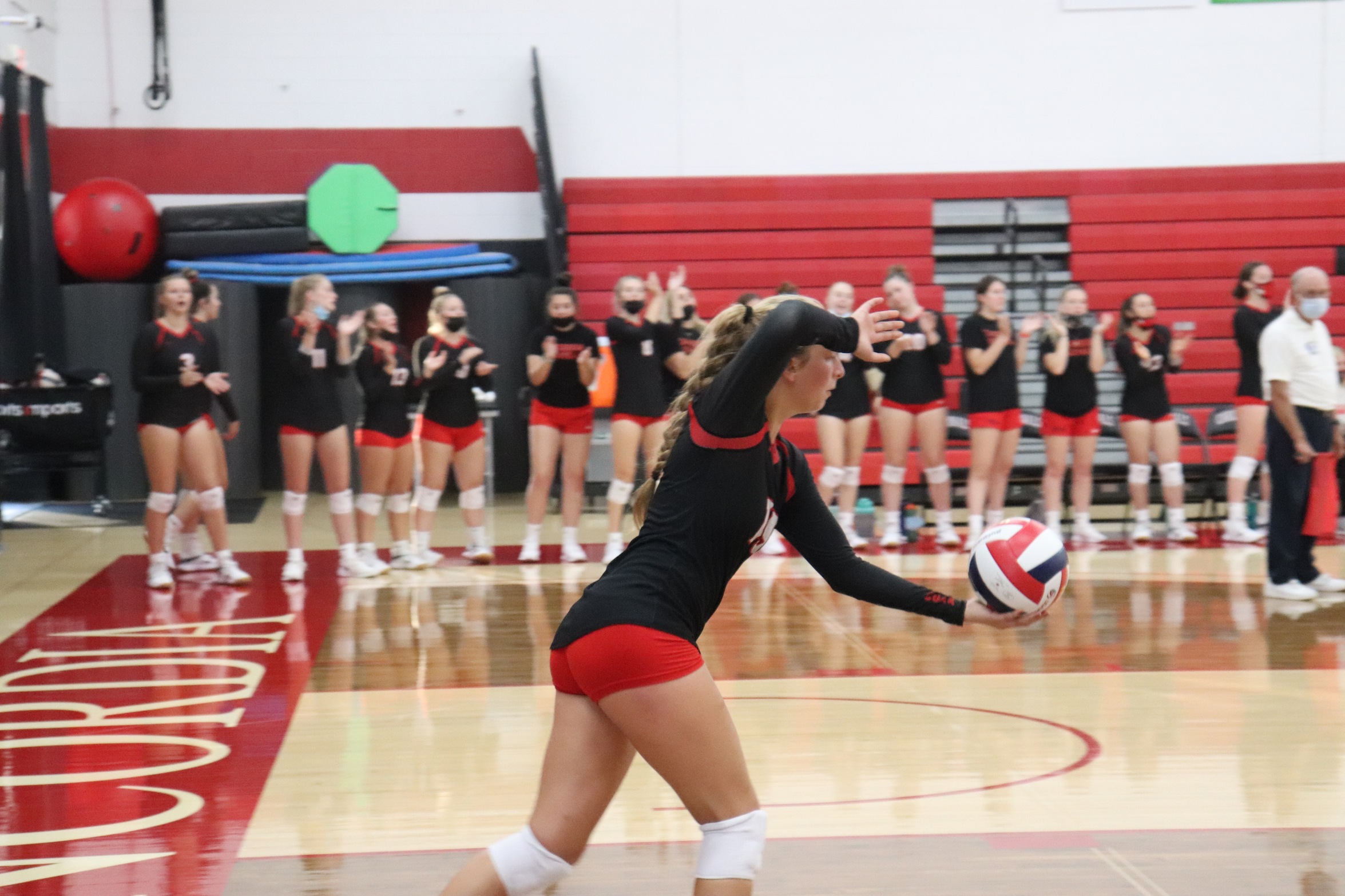 Volleyball outlast Warriors in WHAC battle