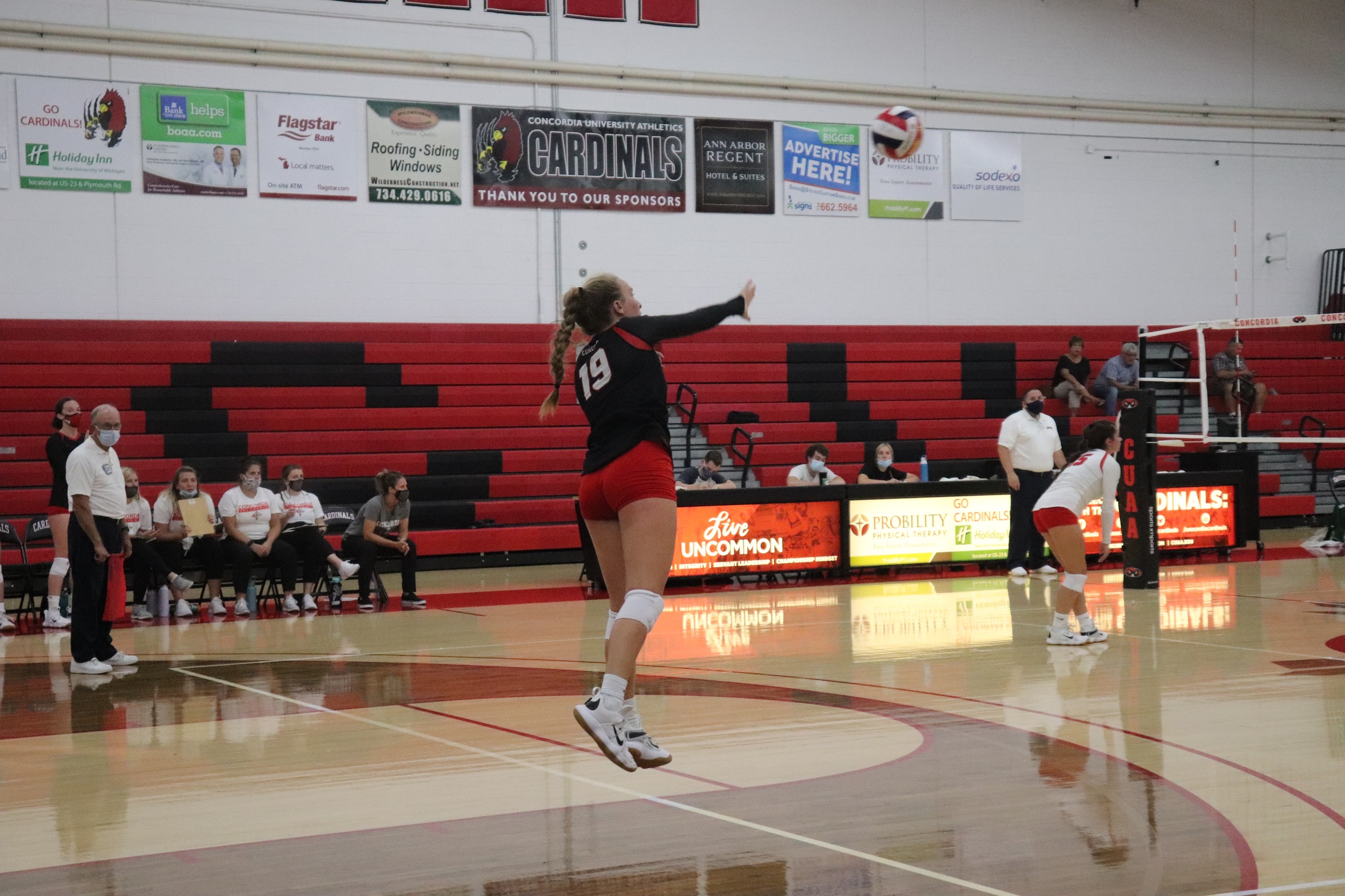 Volleyball claims two five-set wins at Huntington Tri-Match
