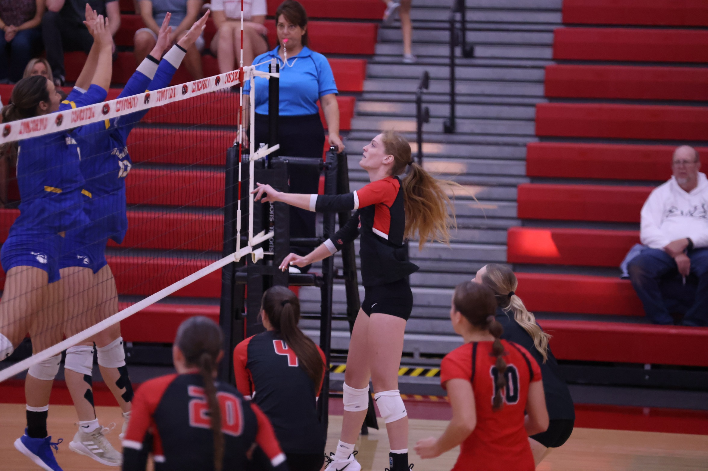 Volleyball falls to Lawrence Tech in straight sets