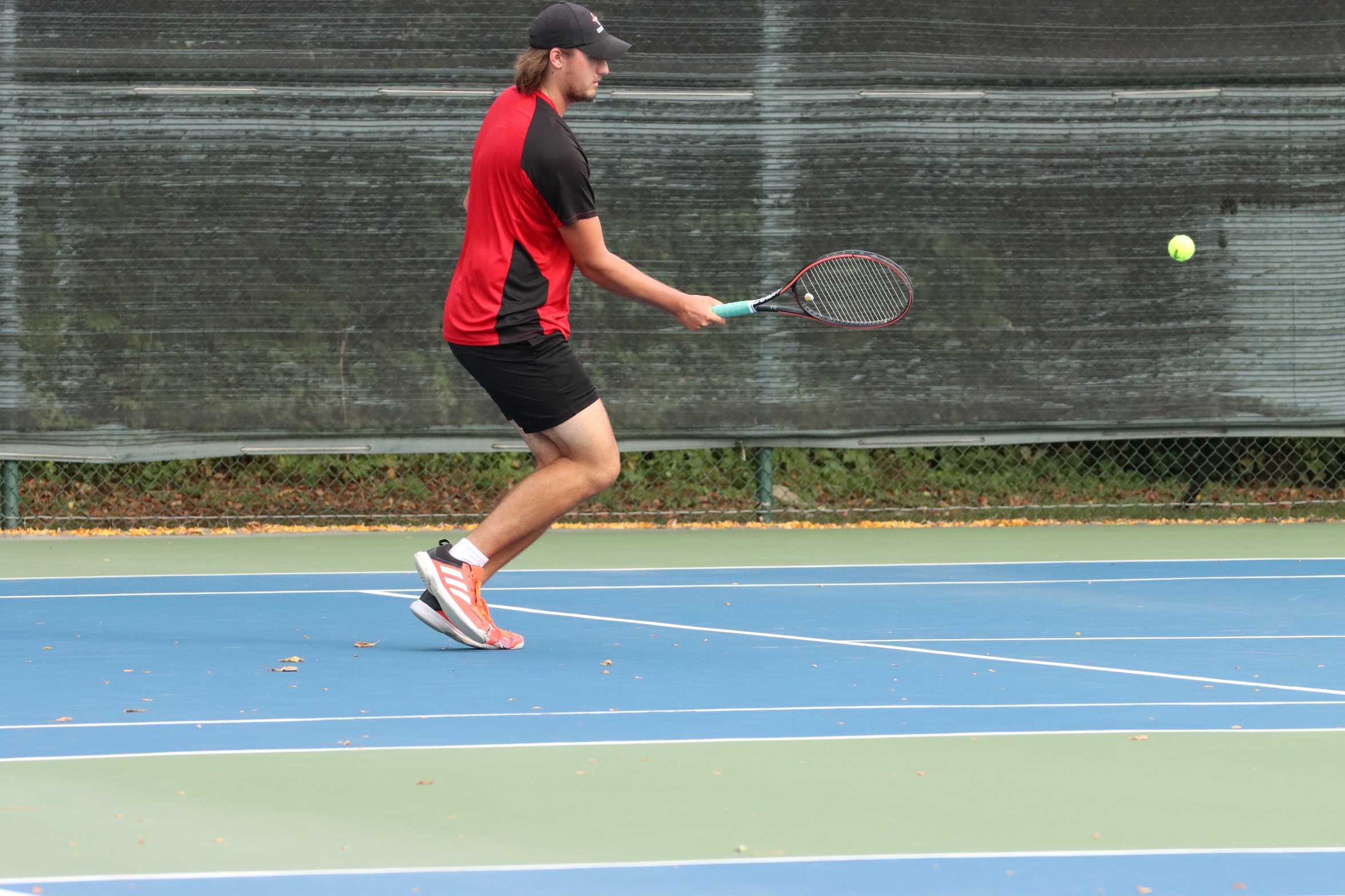 Men's Tennis sweeps Olivet College