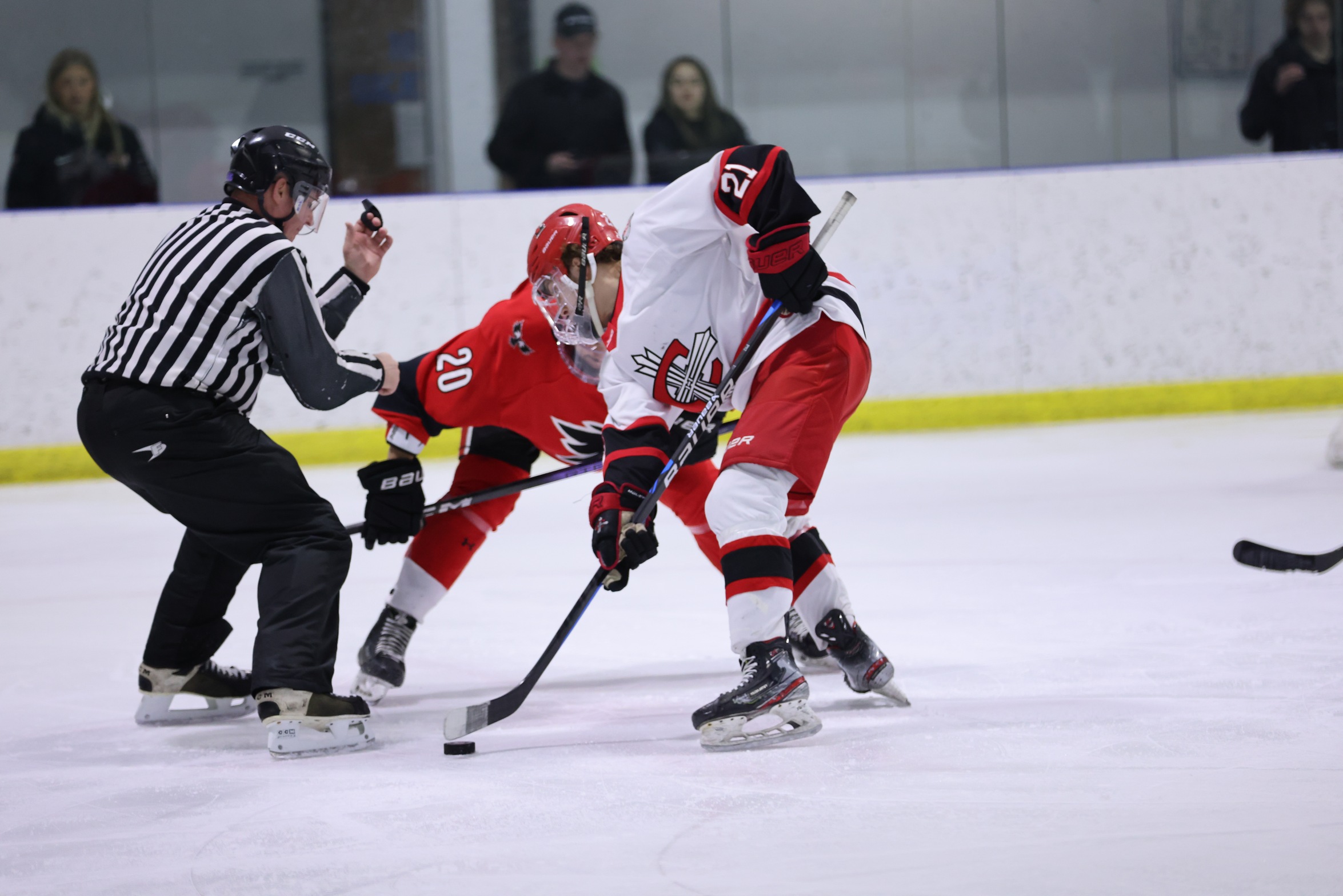 Men's Hockey makes late push but falls 4-3 to #18 Indiana Tech