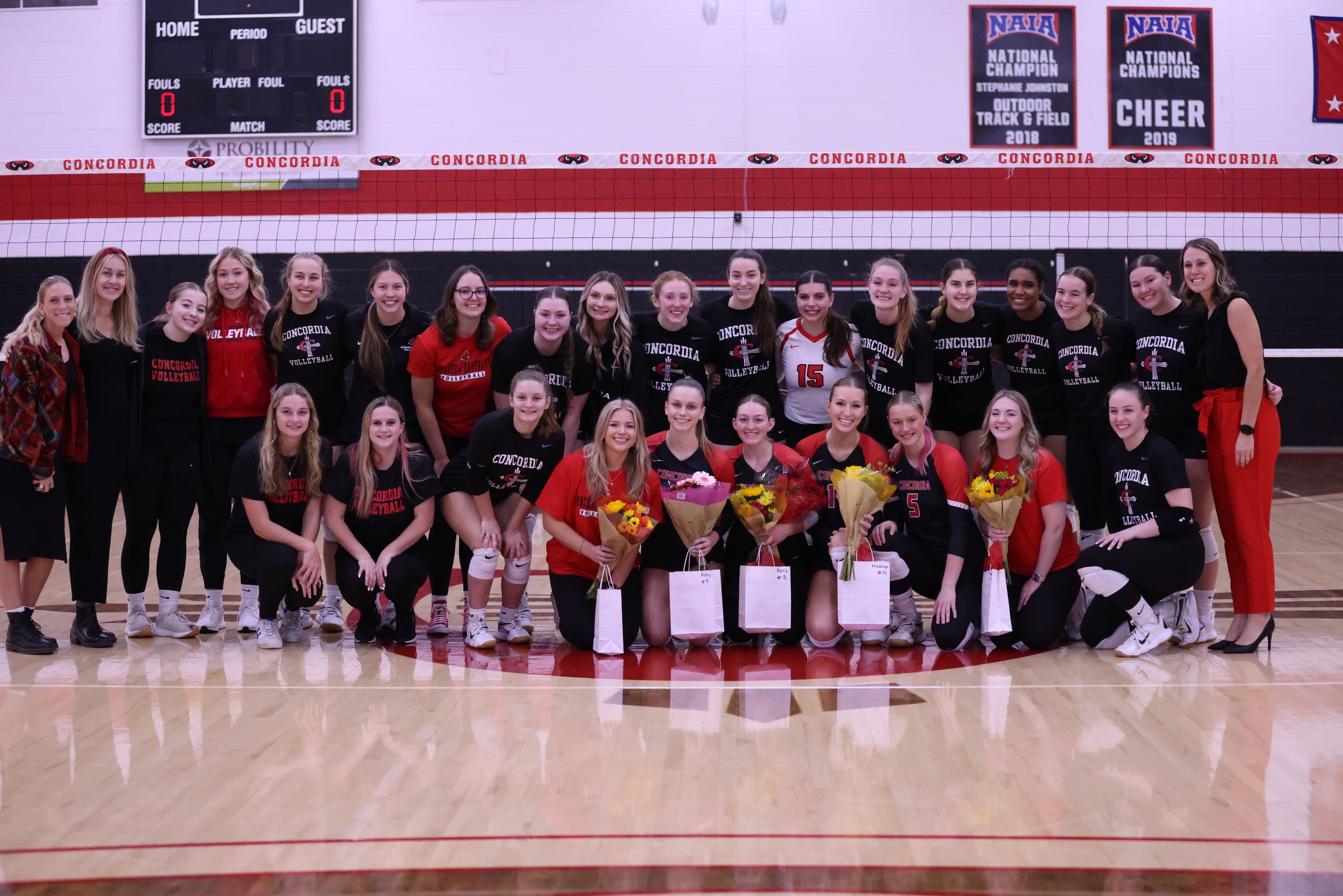 Volleyball picks up 3-0 against Rochester on Senior Day